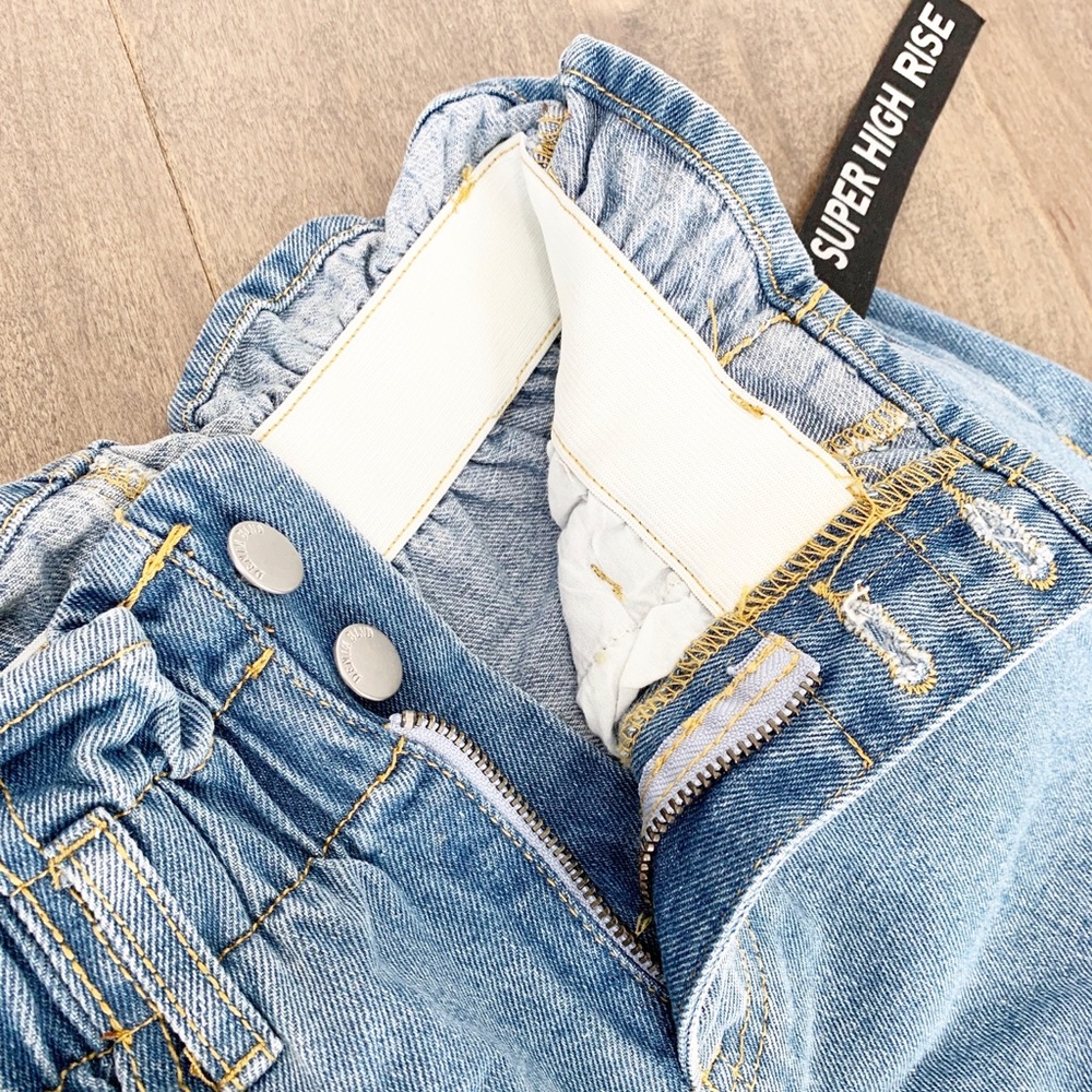 Super High-waist Elastic Denim Shorts - Picture 6 of 7